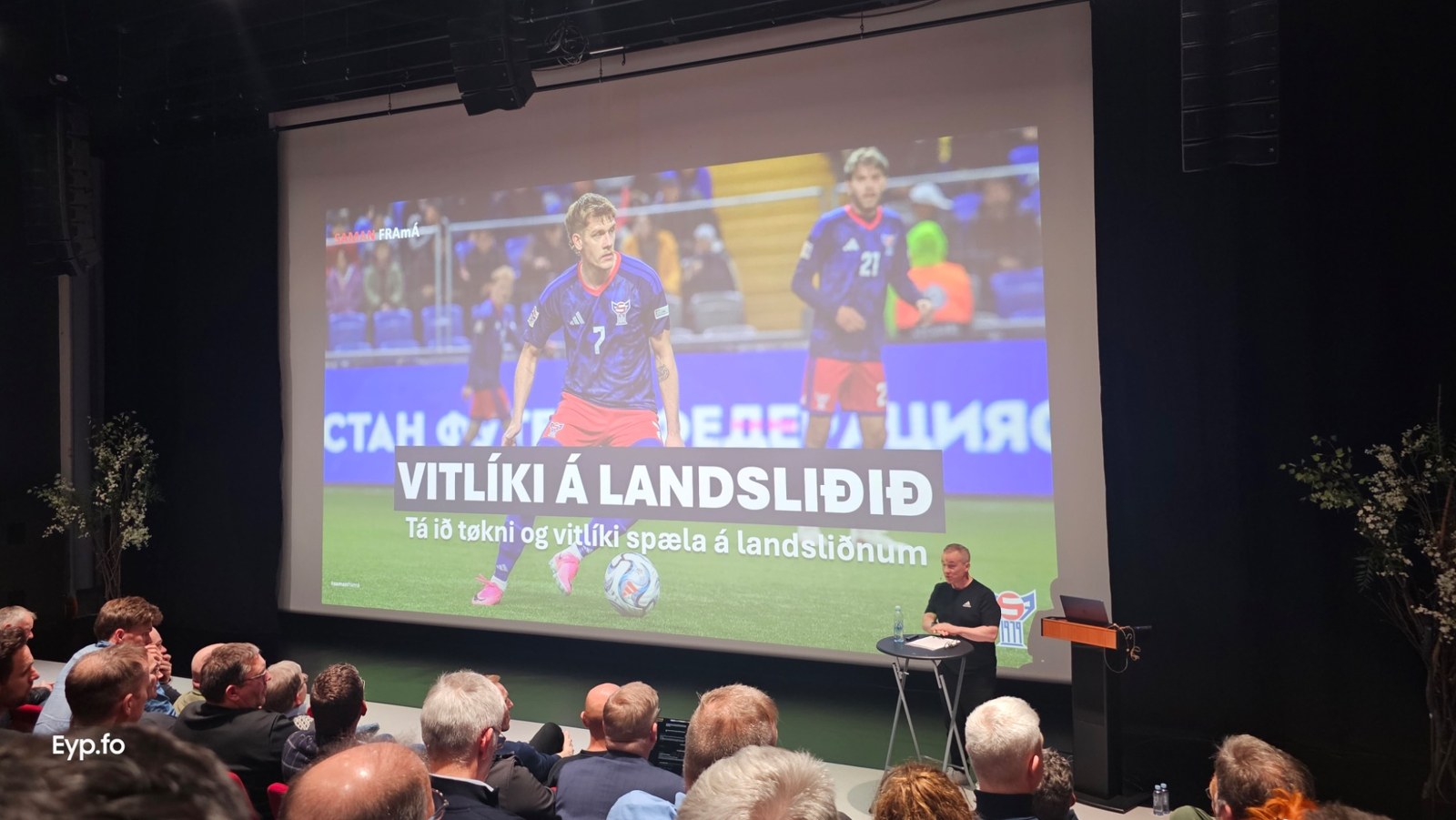 Umleið 200 fólk savnaðust um vitlíki og kappingarføri í Løkshøll